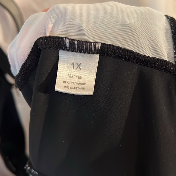 Floral one piece bathing suit. 1X. - Picture 4 of 4